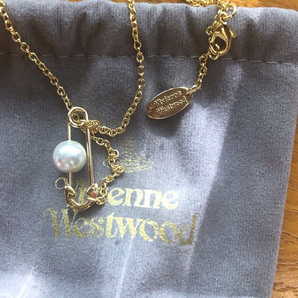 Vivienne Westwood Safety Pin Pearl 